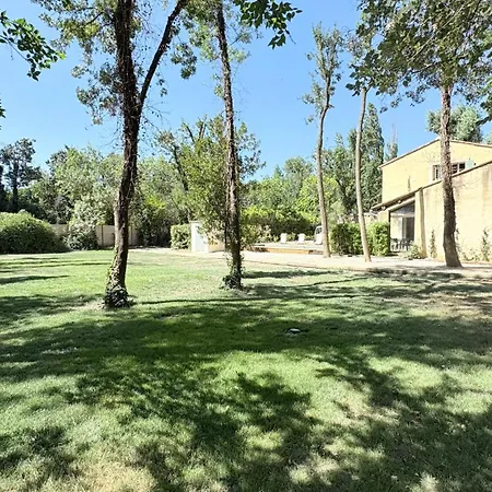Mas Provencal Pres D'avignon * Les Angles (Gard)