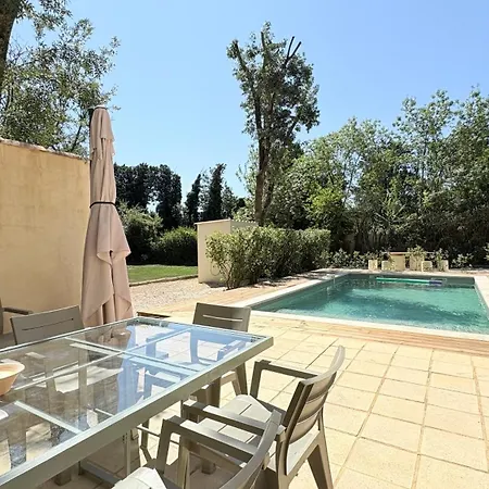 Mas Provencal Pres D'avignon Les Angles (Gard)