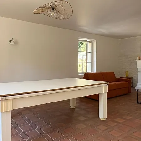 Mas Provencal Pres D'avignon Les Angles (Gard)